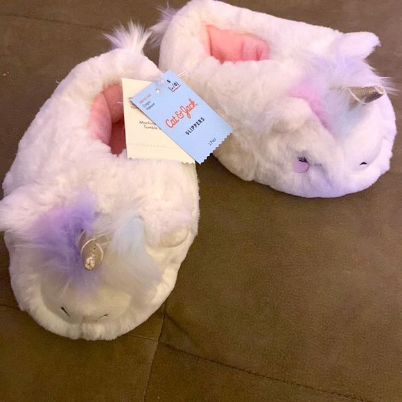 NWT. Cat & Jack unicorn slippers - Picture 3 of 3